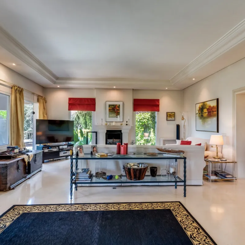 FOR SALE 🏡 South-Facing Classic Villa with Heated Pool – Rocío de Nagüeles, Golden Mile, Marbella