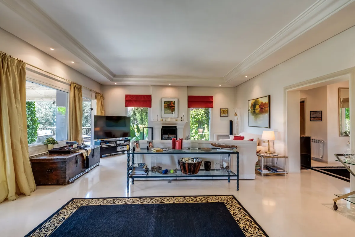 FOR SALE 🏡 South-Facing Classic Villa with Heated Pool – Rocío de Nagüeles, Golden Mile, Marbella