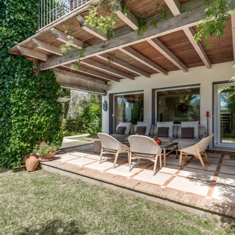FOR SALE 🏡 South-Facing Classic Villa with Heated Pool – Rocío de Nagüeles, Golden Mile, Marbella