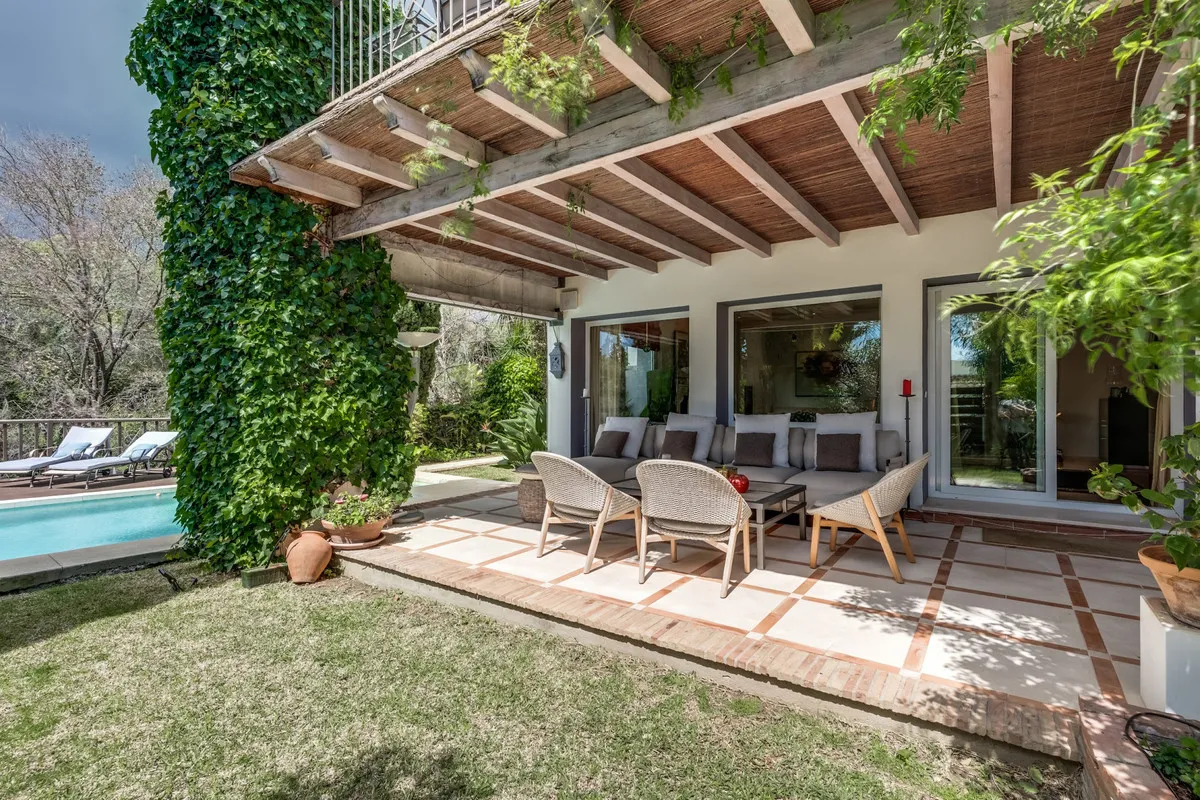 FOR SALE 🏡 South-Facing Classic Villa with Heated Pool – Rocío de Nagüeles, Golden Mile, Marbella