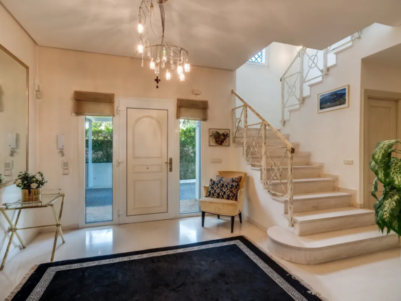 FOR SALE 🏡 South-Facing Classic Villa with Heated Pool – Rocío de Nagüeles, Golden Mile, Marbella