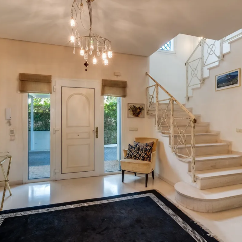 FOR SALE 🏡 South-Facing Classic Villa with Heated Pool – Rocío de Nagüeles, Golden Mile, Marbella