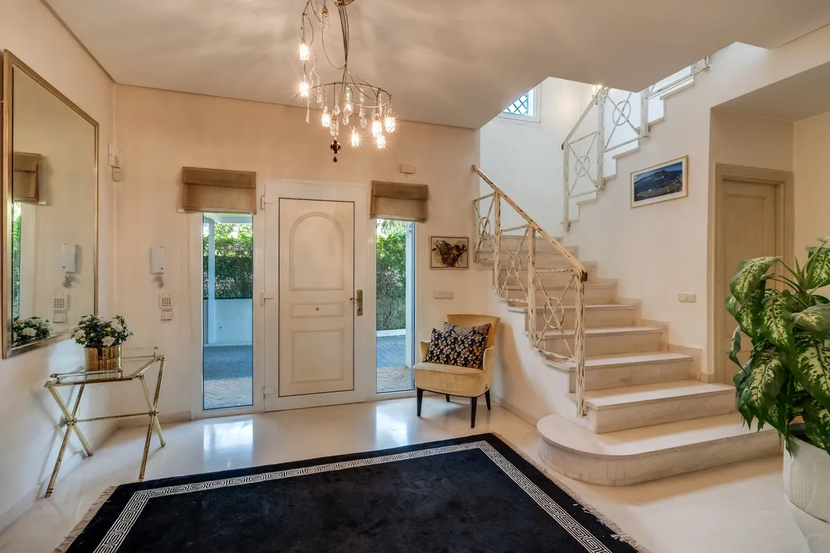FOR SALE 🏡 South-Facing Classic Villa with Heated Pool – Rocío de Nagüeles, Golden Mile, Marbella