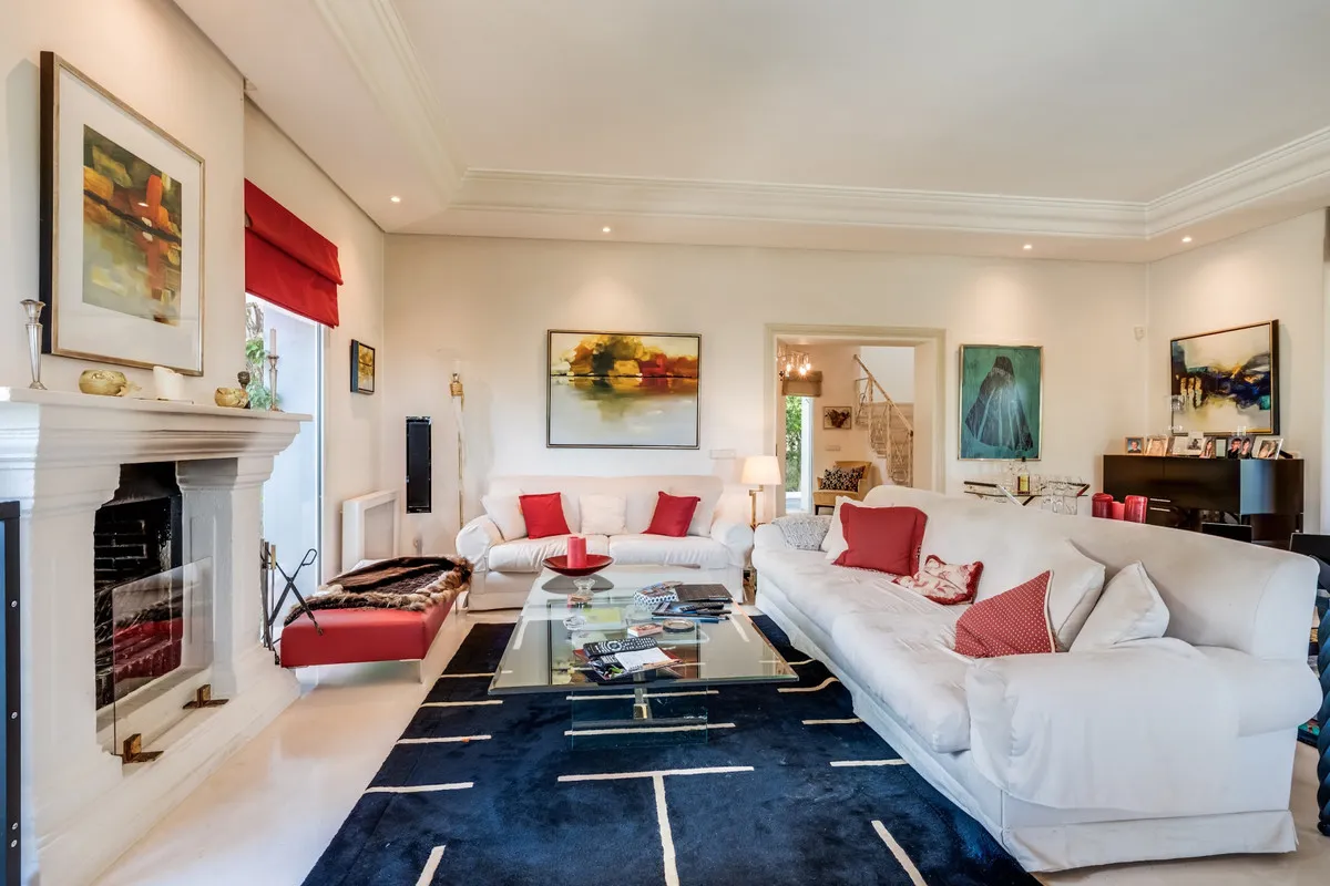 FOR SALE 🏡 South-Facing Classic Villa with Heated Pool – Rocío de Nagüeles, Golden Mile, Marbella