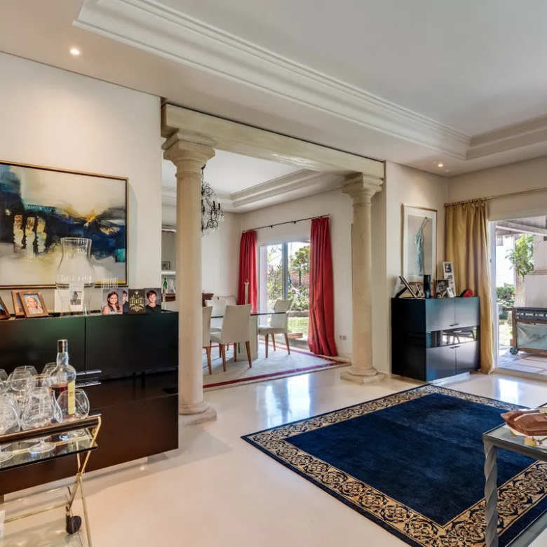 FOR SALE 🏡 South-Facing Classic Villa with Heated Pool – Rocío de Nagüeles, Golden Mile, Marbella
