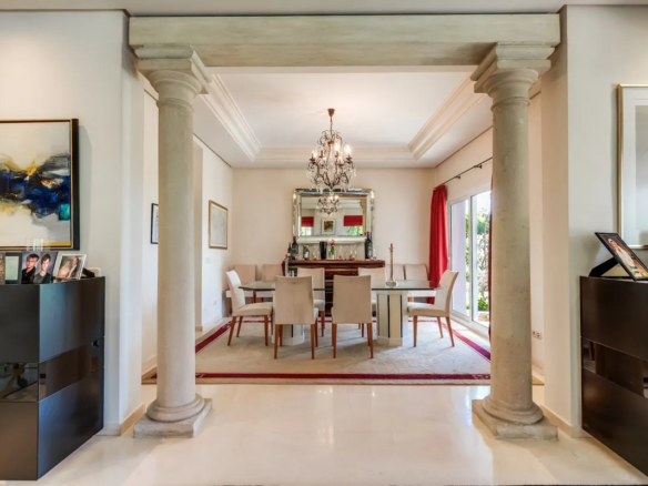 FOR SALE 🏡 South-Facing Classic Villa with Heated Pool – Rocío de Nagüeles, Golden Mile, Marbella