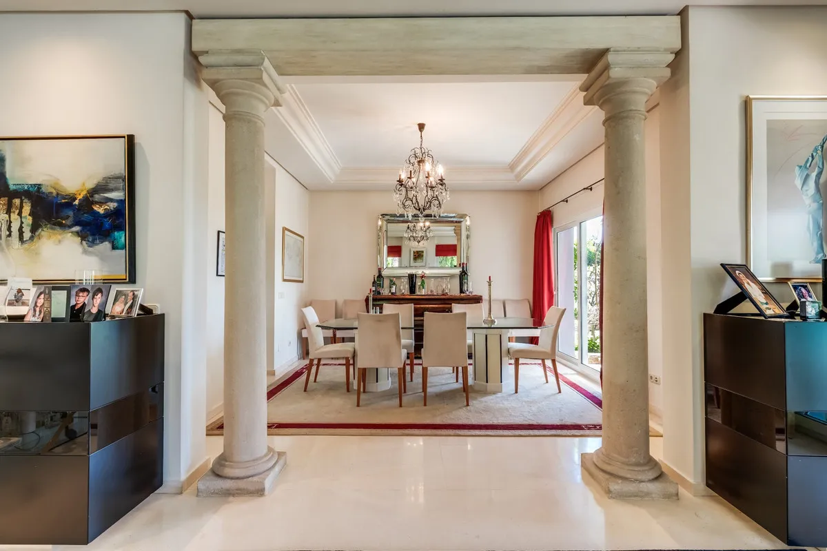 FOR SALE 🏡 South-Facing Classic Villa with Heated Pool – Rocío de Nagüeles, Golden Mile, Marbella