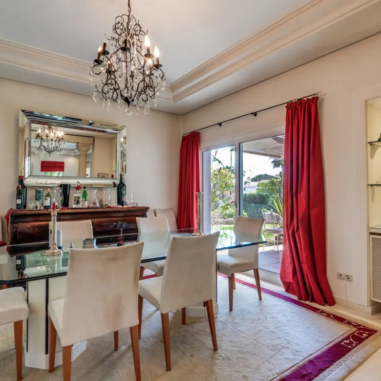 FOR SALE 🏡 South-Facing Classic Villa with Heated Pool – Rocío de Nagüeles, Golden Mile, Marbella