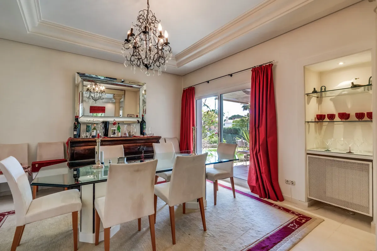 FOR SALE 🏡 South-Facing Classic Villa with Heated Pool – Rocío de Nagüeles, Golden Mile, Marbella