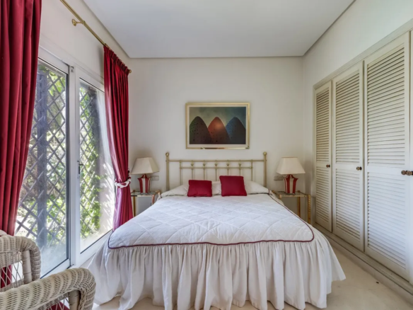 FOR SALE 🏡 South-Facing Classic Villa with Heated Pool – Rocío de Nagüeles, Golden Mile, Marbella