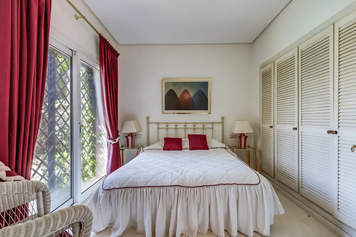 FOR SALE 🏡 South-Facing Classic Villa with Heated Pool – Rocío de Nagüeles, Golden Mile, Marbella