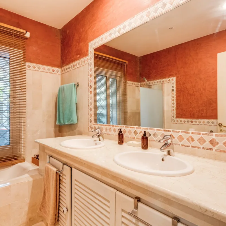 FOR SALE 🏡 South-Facing Classic Villa with Heated Pool – Rocío de Nagüeles, Golden Mile, Marbella