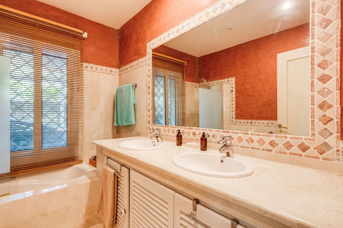 FOR SALE 🏡 South-Facing Classic Villa with Heated Pool – Rocío de Nagüeles, Golden Mile, Marbella