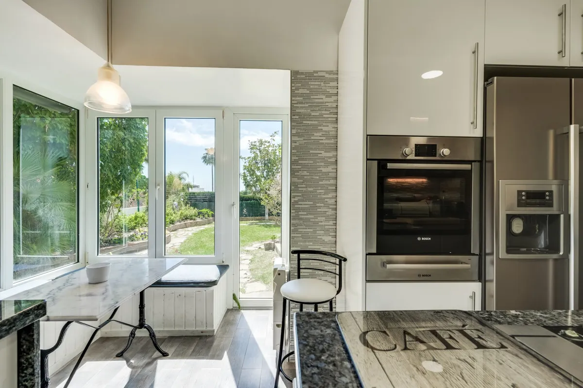 FOR SALE 🏡 South-Facing Classic Villa with Heated Pool – Rocío de Nagüeles, Golden Mile, Marbella