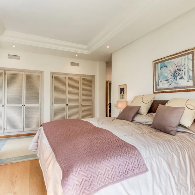 FOR SALE 🏡 South-Facing Classic Villa with Heated Pool – Rocío de Nagüeles, Golden Mile, Marbella