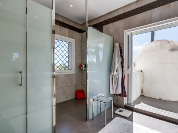 FOR SALE 🏡 South-Facing Classic Villa with Heated Pool – Rocío de Nagüeles, Golden Mile, Marbella