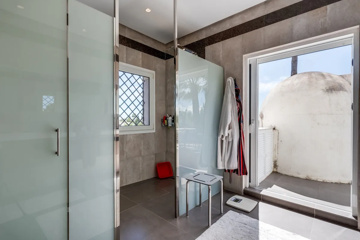 FOR SALE 🏡 South-Facing Classic Villa with Heated Pool – Rocío de Nagüeles, Golden Mile, Marbella