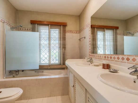 FOR SALE 🏡 South-Facing Classic Villa with Heated Pool – Rocío de Nagüeles, Golden Mile, Marbella