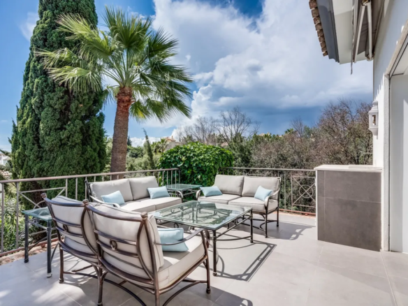 FOR SALE 🏡 South-Facing Classic Villa with Heated Pool – Rocío de Nagüeles, Golden Mile, Marbella