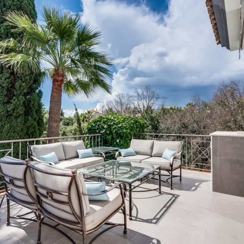 FOR SALE 🏡 South-Facing Classic Villa with Heated Pool – Rocío de Nagüeles, Golden Mile, Marbella