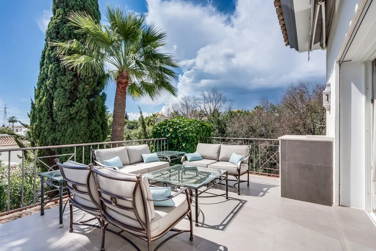 FOR SALE 🏡 South-Facing Classic Villa with Heated Pool – Rocío de Nagüeles, Golden Mile, Marbella