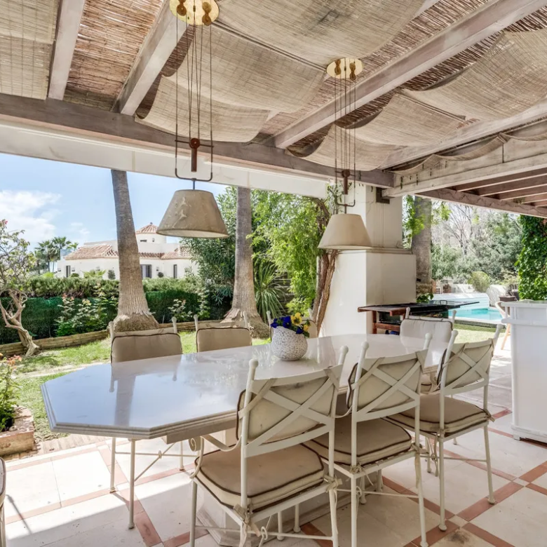 FOR SALE 🏡 South-Facing Classic Villa with Heated Pool – Rocío de Nagüeles, Golden Mile, Marbella