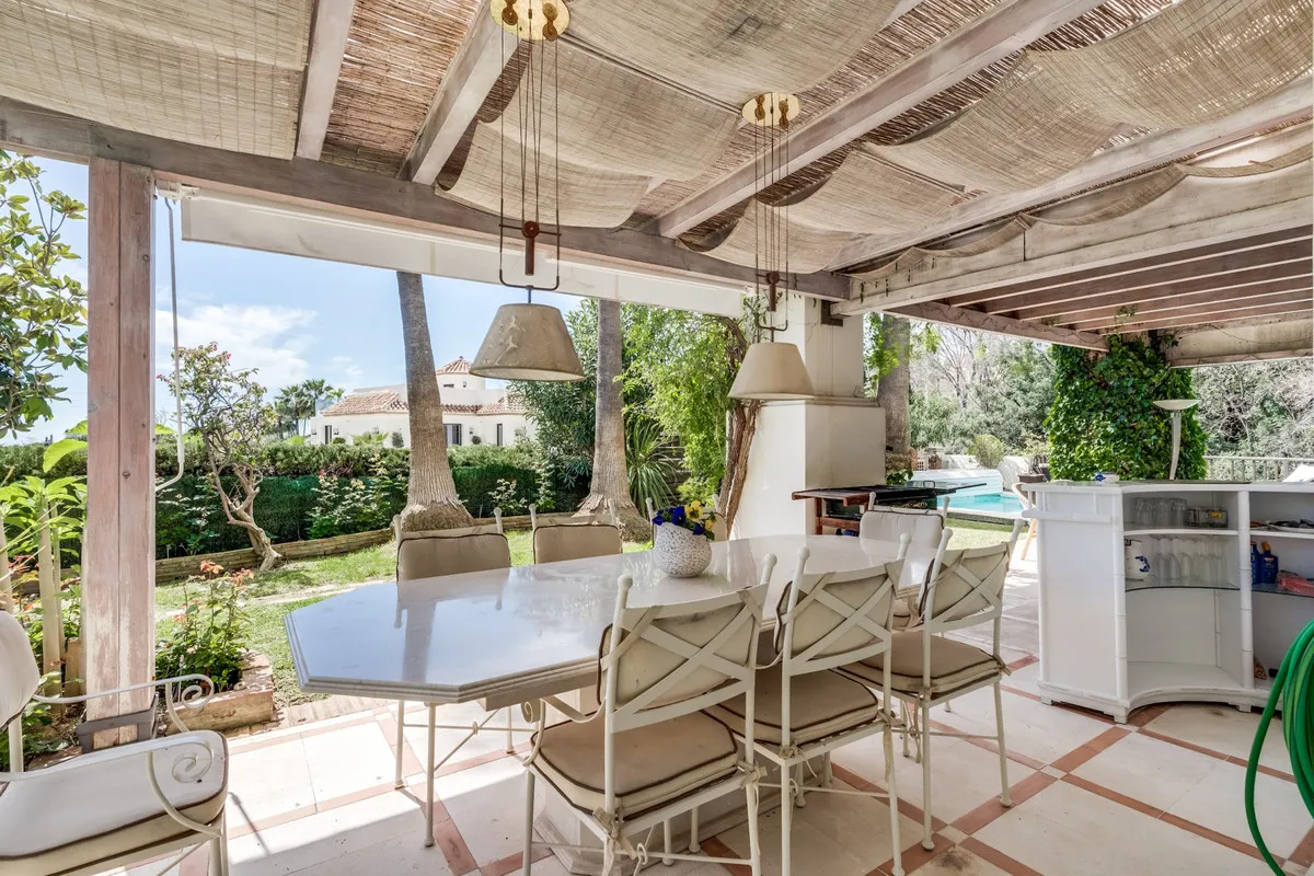 FOR SALE 🏡 South-Facing Classic Villa with Heated Pool – Rocío de Nagüeles, Golden Mile, Marbella