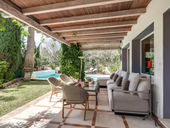 FOR SALE 🏡 South-Facing Classic Villa with Heated Pool – Rocío de Nagüeles, Golden Mile, Marbella