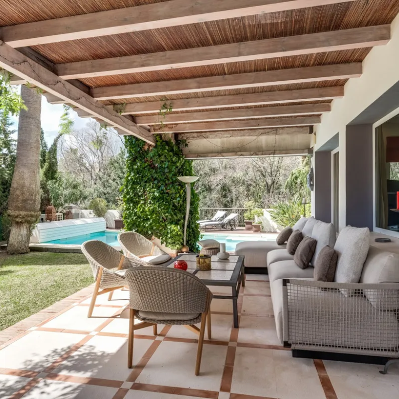 FOR SALE 🏡 South-Facing Classic Villa with Heated Pool – Rocío de Nagüeles, Golden Mile, Marbella