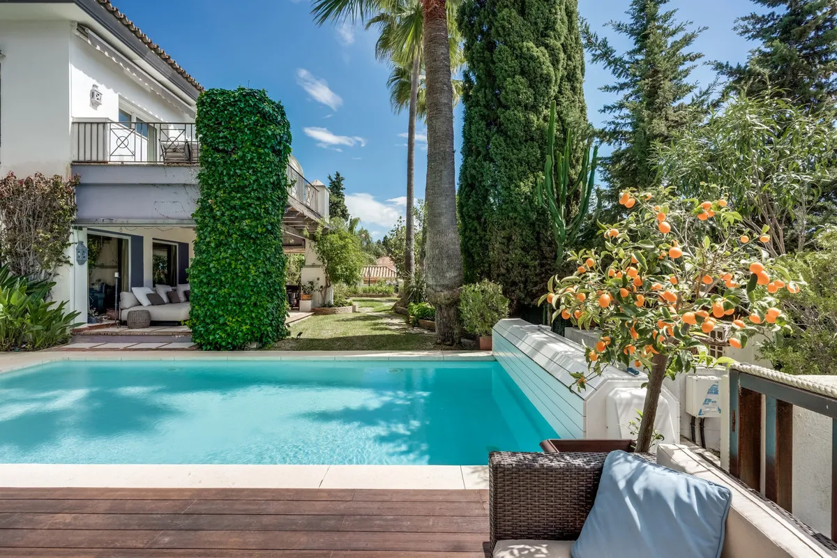 FOR SALE 🏡 South-Facing Classic Villa with Heated Pool – Rocío de Nagüeles, Golden Mile, Marbella