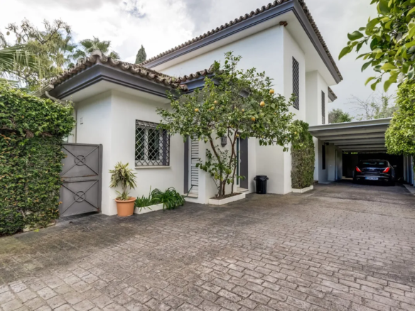 FOR SALE 🏡 South-Facing Classic Villa with Heated Pool – Rocío de Nagüeles, Golden Mile, Marbella