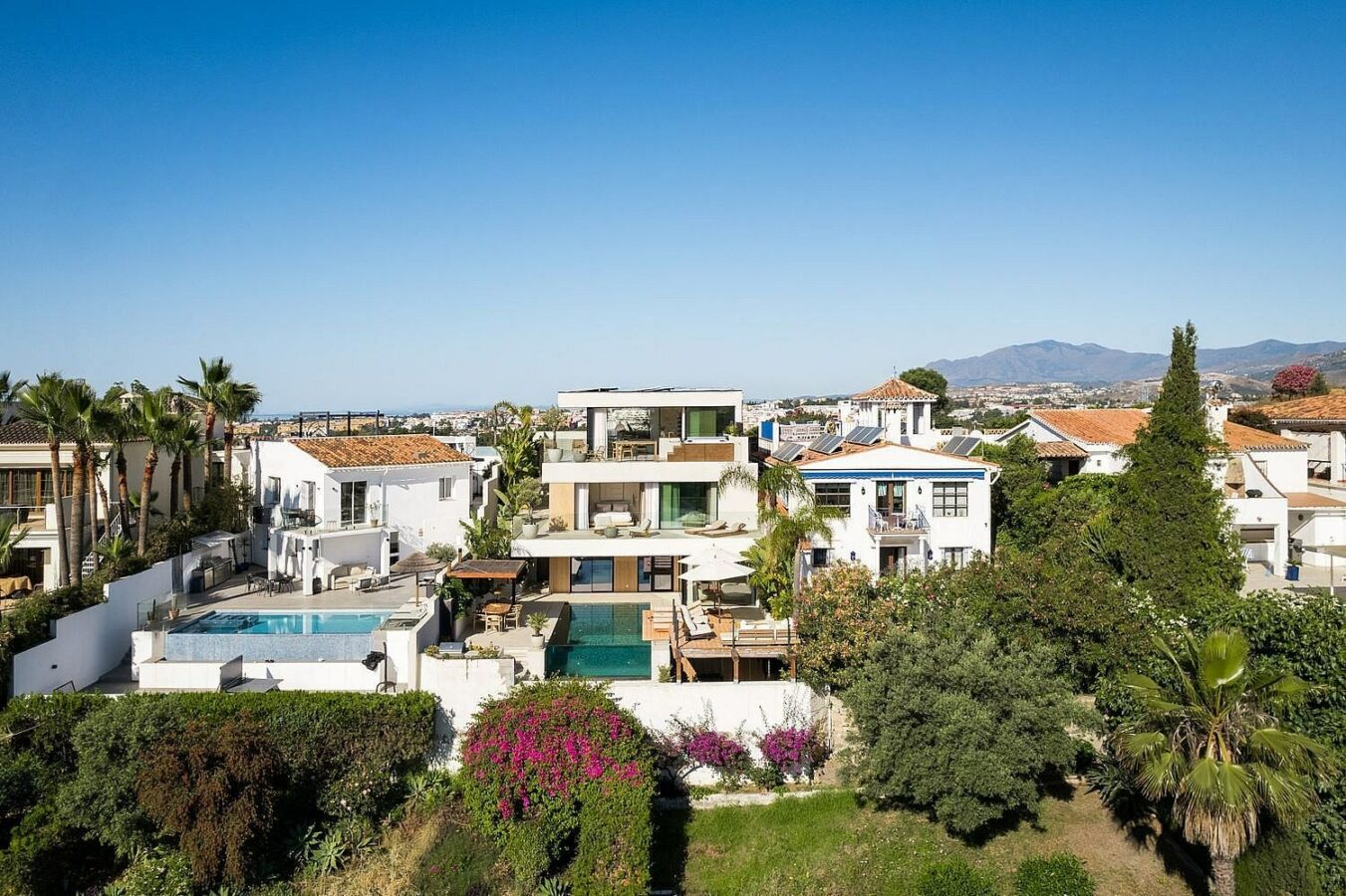 Scandinavian design villa with infinity pool Nueva Andalucia Marbella