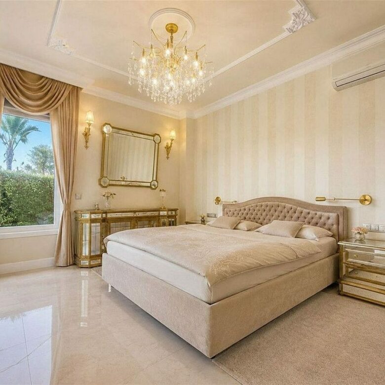 Sea view villa to renovate on a large plot in Hacienda Las Chapas, Marbella East