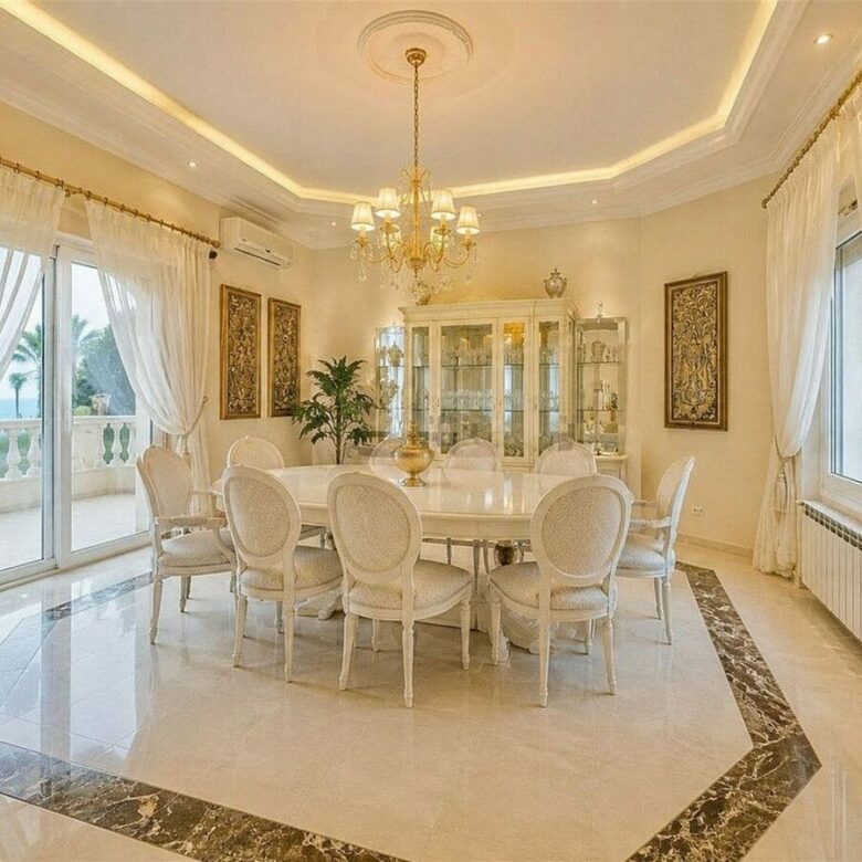 Sea view villa to renovate on a large plot in Hacienda Las Chapas, Marbella East
