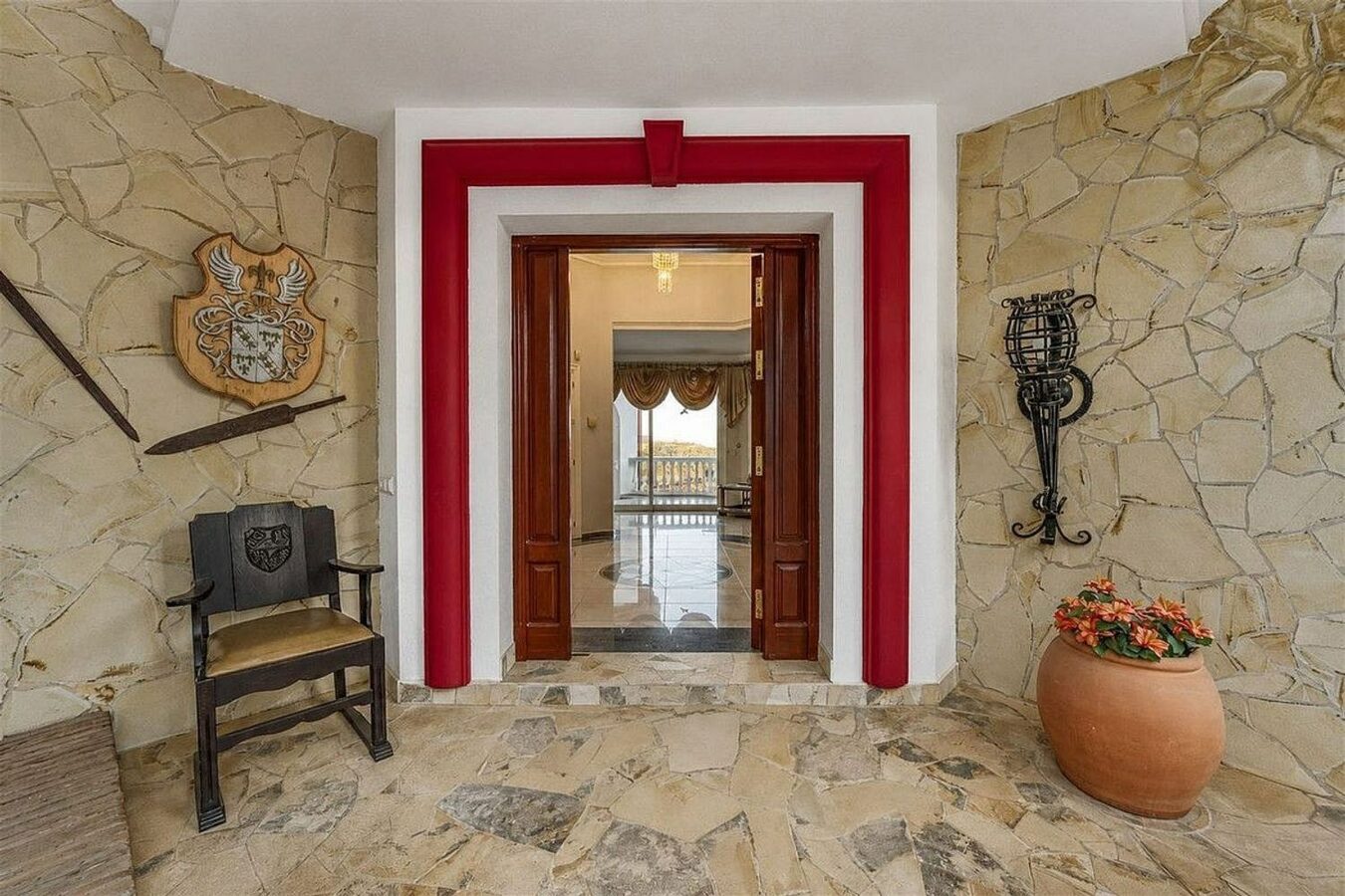 Sea view villa to renovate on a large plot in Hacienda Las Chapas, Marbella East