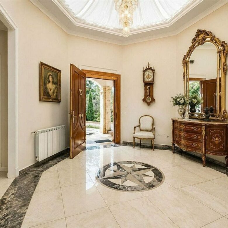 Sea view villa to renovate on a large plot in Hacienda Las Chapas, Marbella East