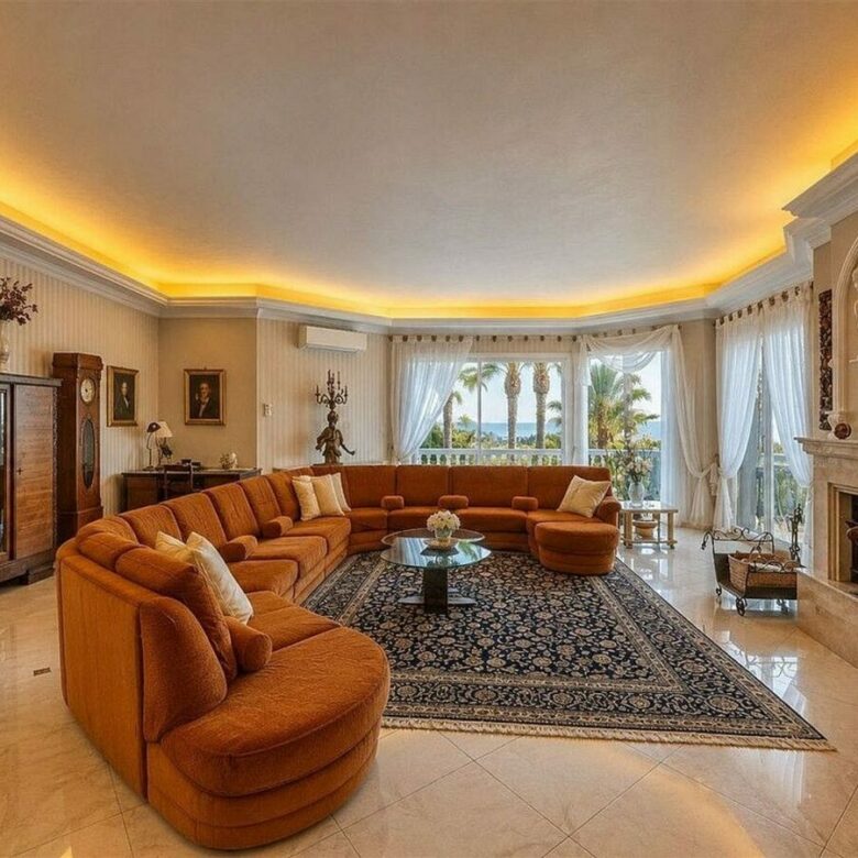 Sea view villa to renovate on a large plot in Hacienda Las Chapas, Marbella East