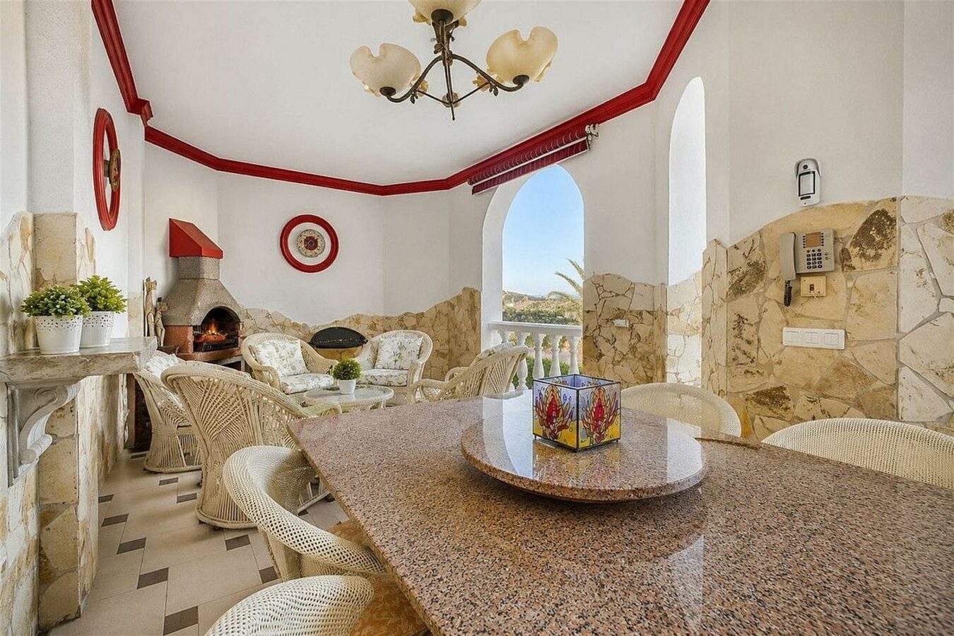 Sea view villa to renovate on a large plot in Hacienda Las Chapas, Marbella East