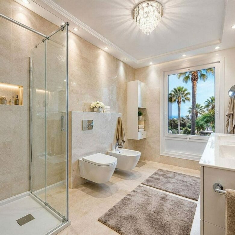 Sea view villa to renovate on a large plot in Hacienda Las Chapas, Marbella East