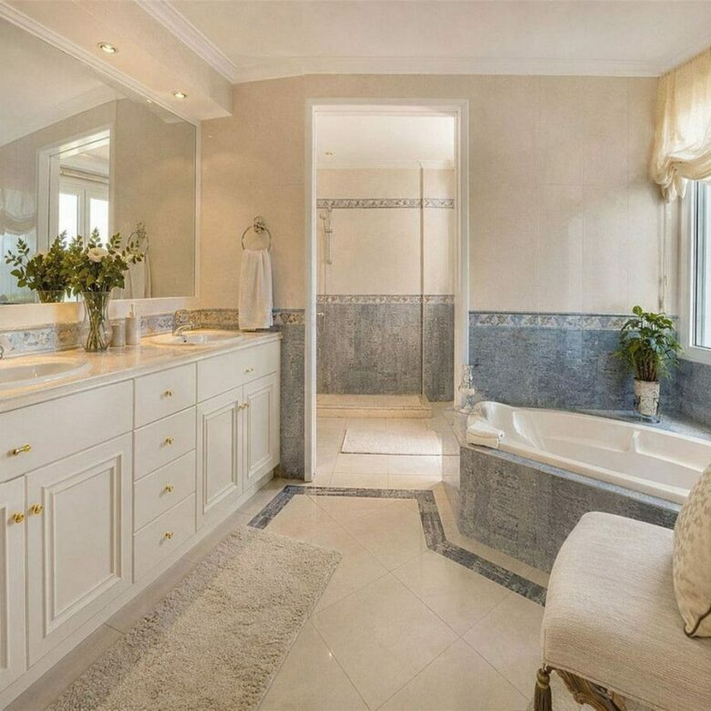 Sea view villa to renovate on a large plot in Hacienda Las Chapas, Marbella East