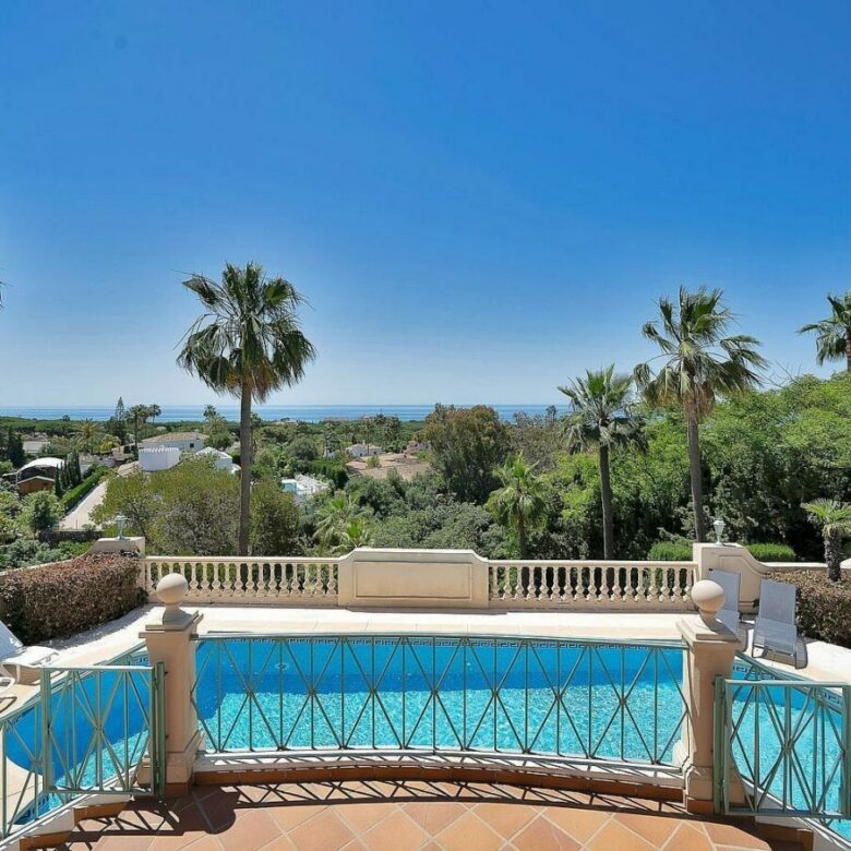 Six-bedroom villa with panoramic sea views and pool in Hacienda Las Chapas, Marbella East