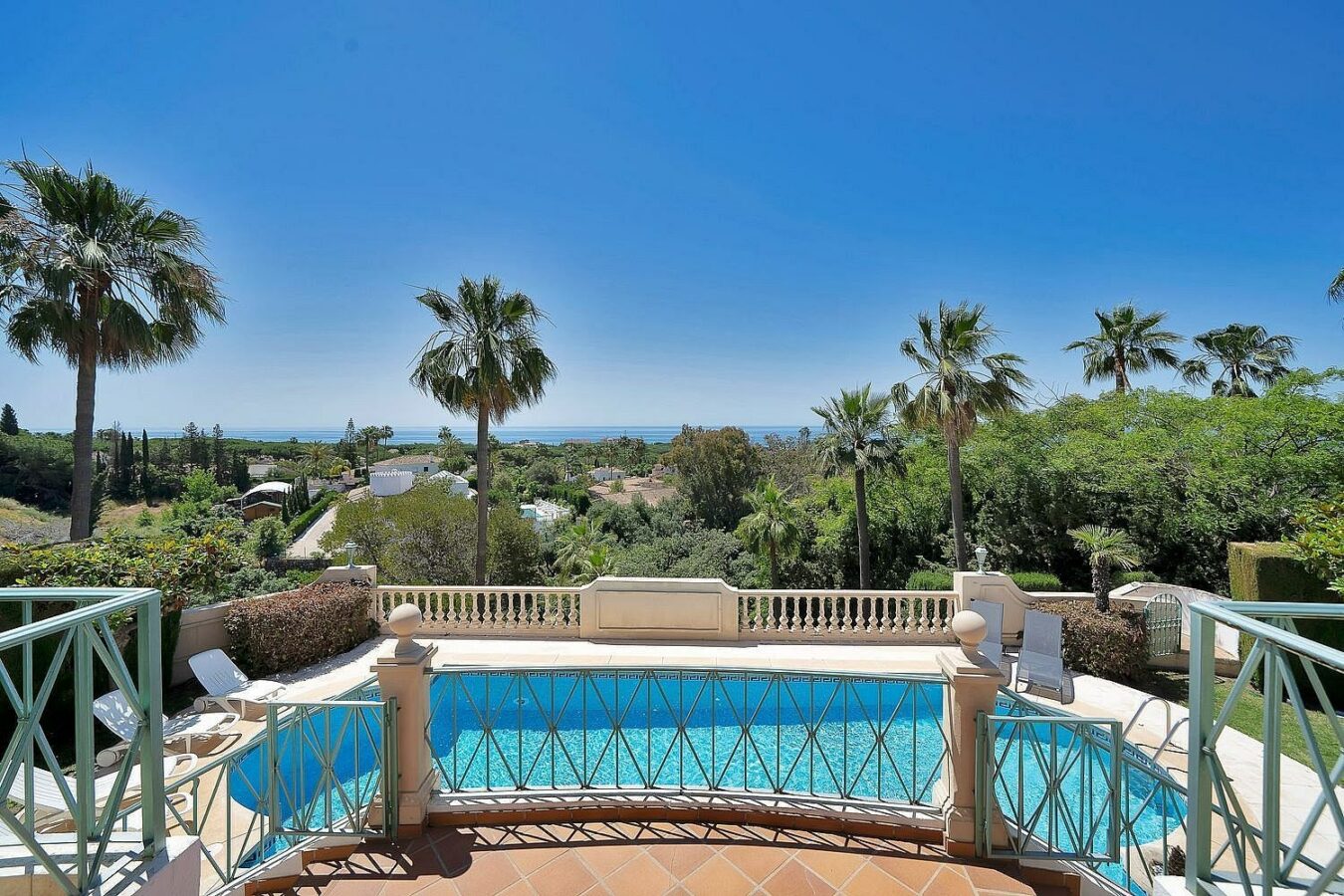 Six-bedroom villa with panoramic sea views and pool in Hacienda Las Chapas, Marbella East