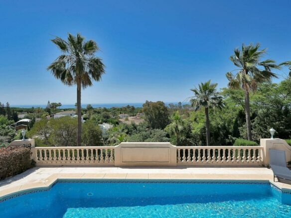 Six-bedroom villa with panoramic sea views and pool in Hacienda Las Chapas, Marbella East