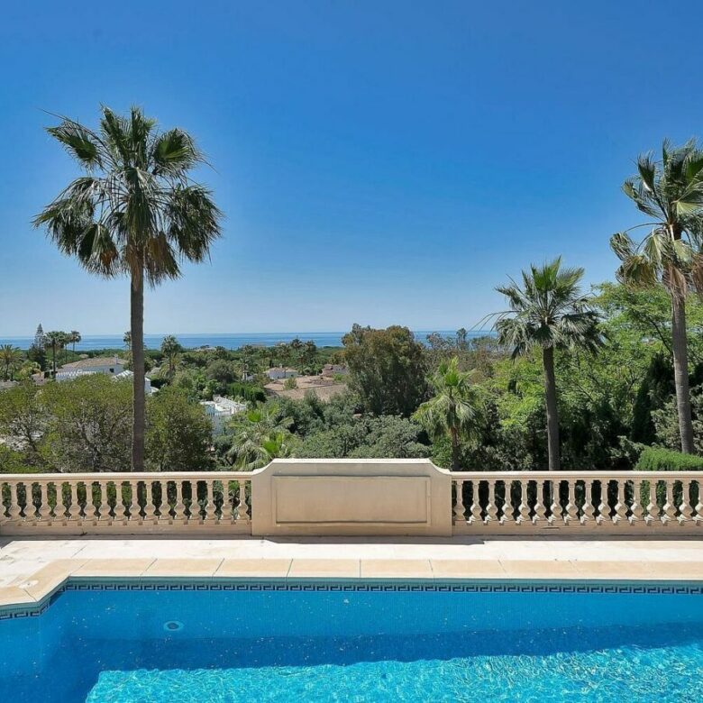 Six-bedroom villa with panoramic sea views and pool in Hacienda Las Chapas, Marbella East