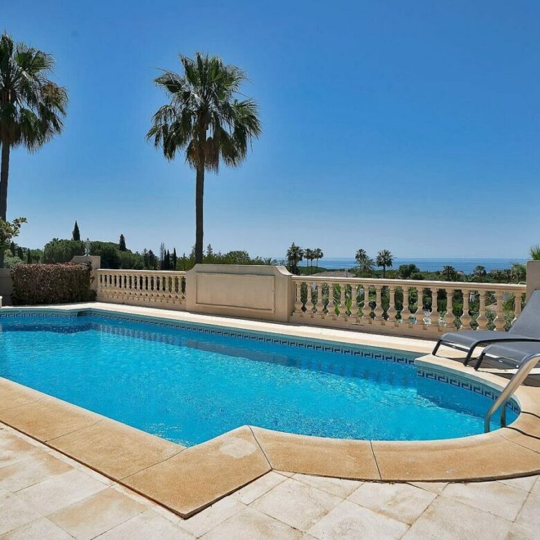 Six-bedroom villa with panoramic sea views and pool in Hacienda Las Chapas, Marbella East