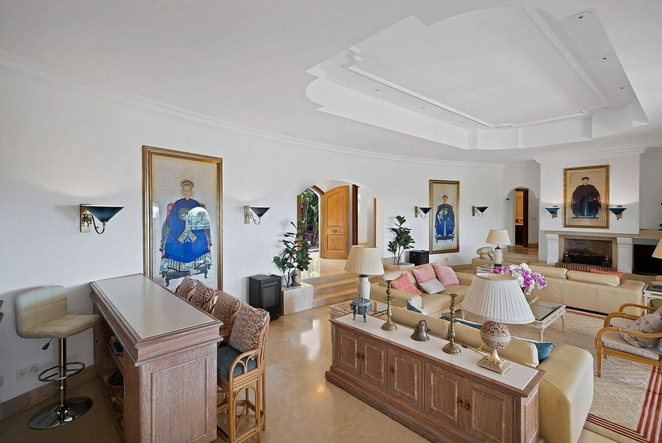 Six-bedroom villa with panoramic sea views and pool in Hacienda Las Chapas, Marbella East
