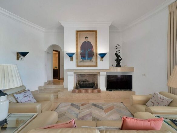 Six-bedroom villa with panoramic sea views and pool in Hacienda Las Chapas, Marbella East
