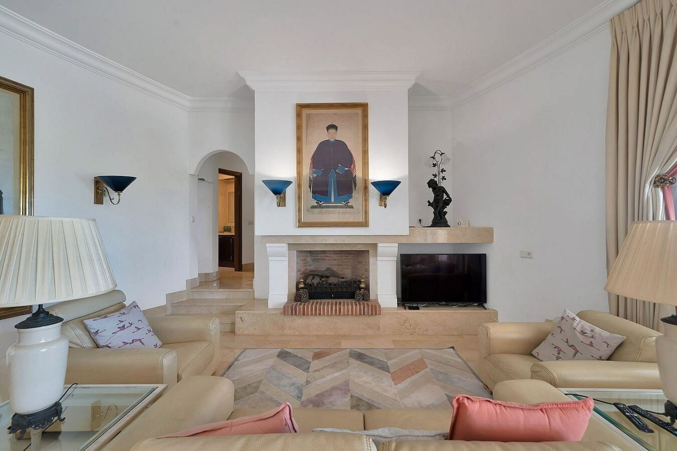 Six-bedroom villa with panoramic sea views and pool in Hacienda Las Chapas, Marbella East