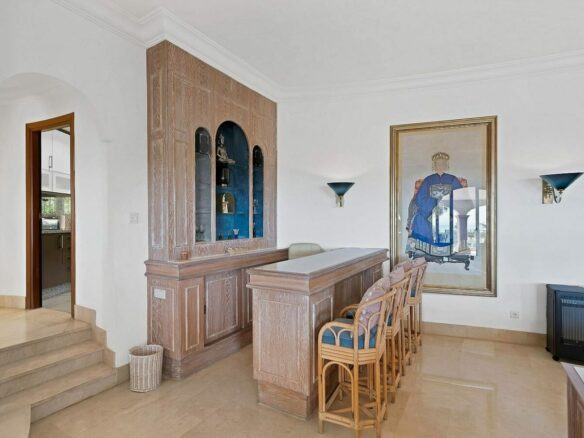 Six-bedroom villa with panoramic sea views and pool in Hacienda Las Chapas, Marbella East