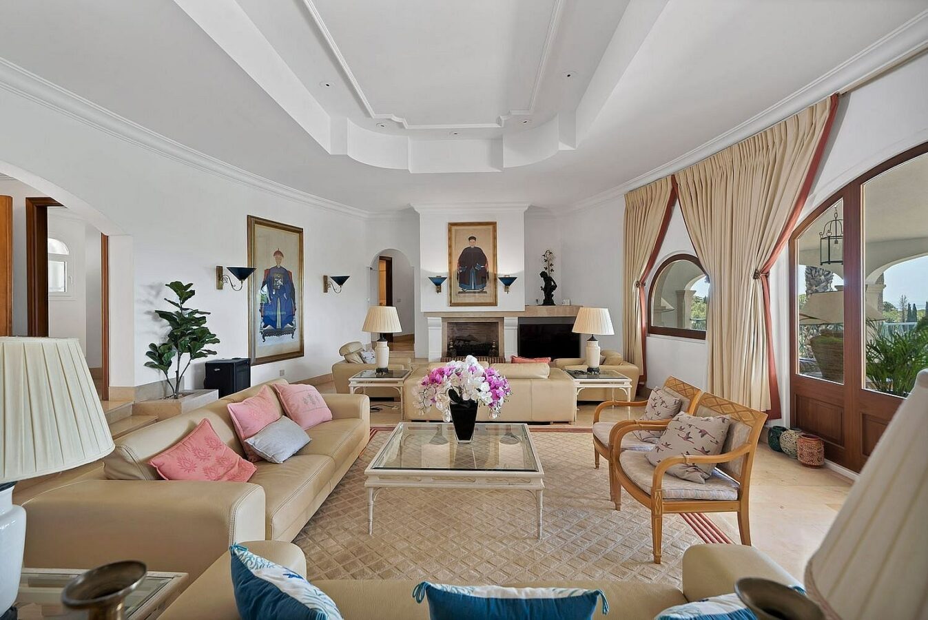 Six-bedroom villa with panoramic sea views and pool in Hacienda Las Chapas, Marbella East
